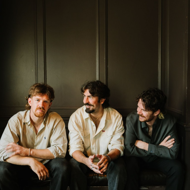 GLOBALLY ACCLAIMED IRISH FOLK BAND AMBLE REFLECT ON “THE RAREST HOUR”