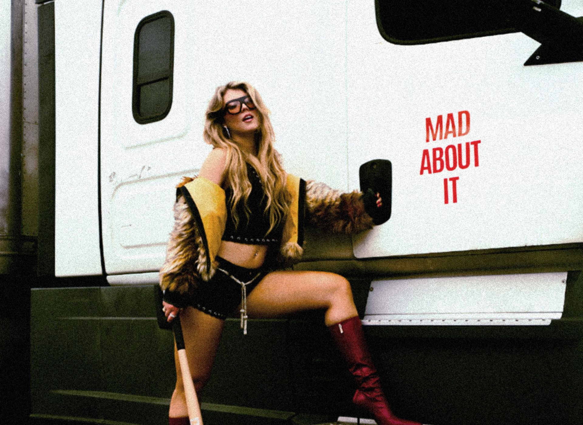 POP COUNTRY SENSATION DASHA RELEASES   SARCASTIC NEW ANTHEM “MAD ABOUT IT” 