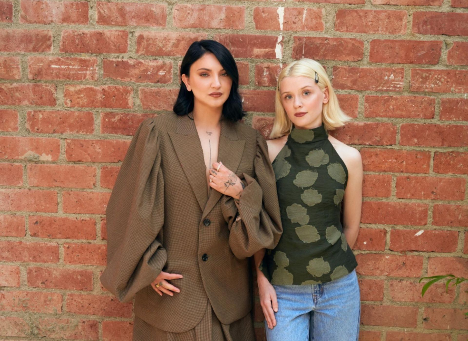 MAISIE PETERS AND JULIA MICHAESL UNITE ON NEW TRACK ‘KINGMAKER’ OUT NOW