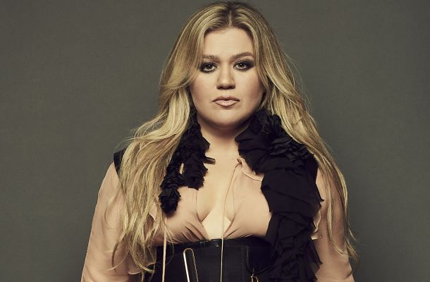Photo of Kelly Clarkson